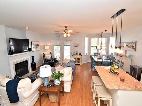 4th image of 249 Asbury Ave APT 1