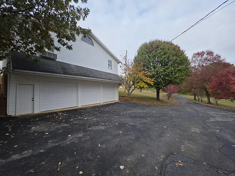 105 Becky Dr — Photo 16