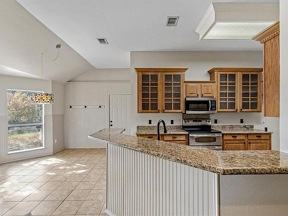 5th image of 122 Lake Meadow Blvd