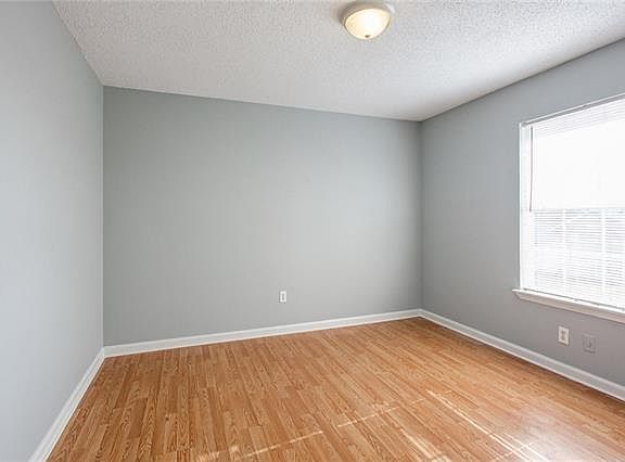 5th image of 8722 Hickory St