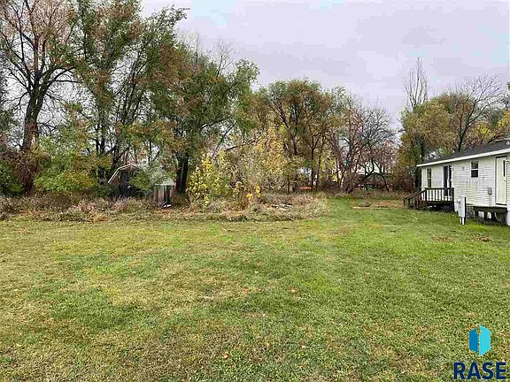 5th image of 206 W Railroad St S