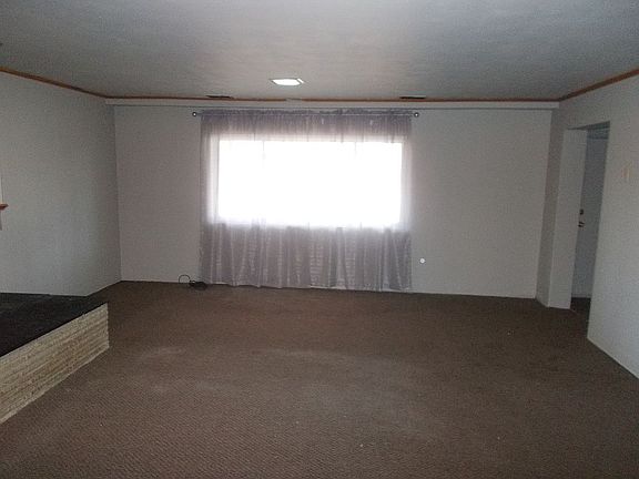 3rd image of 958 Cree Ave