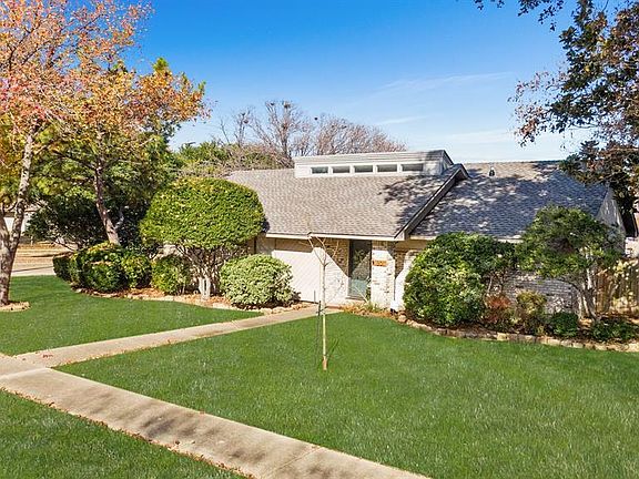 2nd image of 1801 Villanova Dr