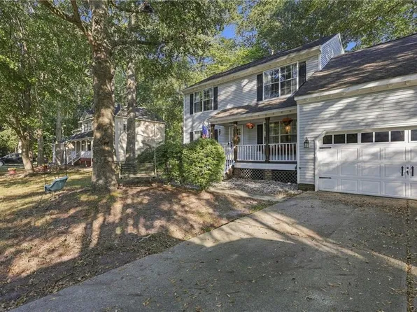 176 Driftwood Dr, Chesapeake, VA 23320
