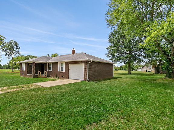 3rd image of 4395 N Farm Road 197