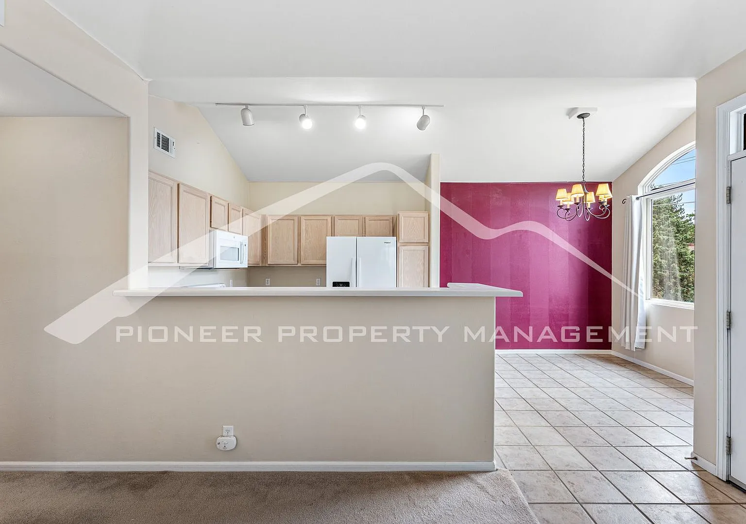 Charming House with Washer/Dryer and Central AC — Photo 4