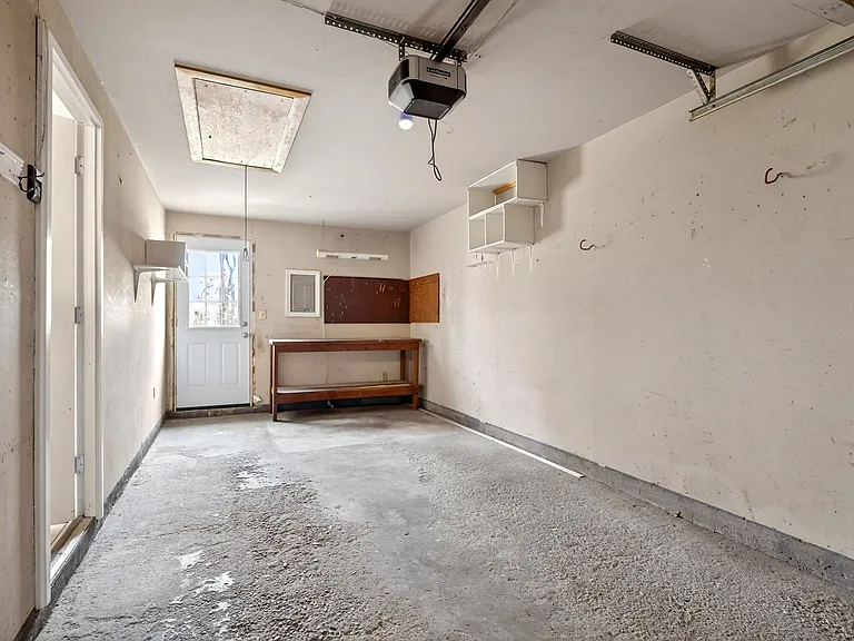 95 Goldengate Dr — Photo 18