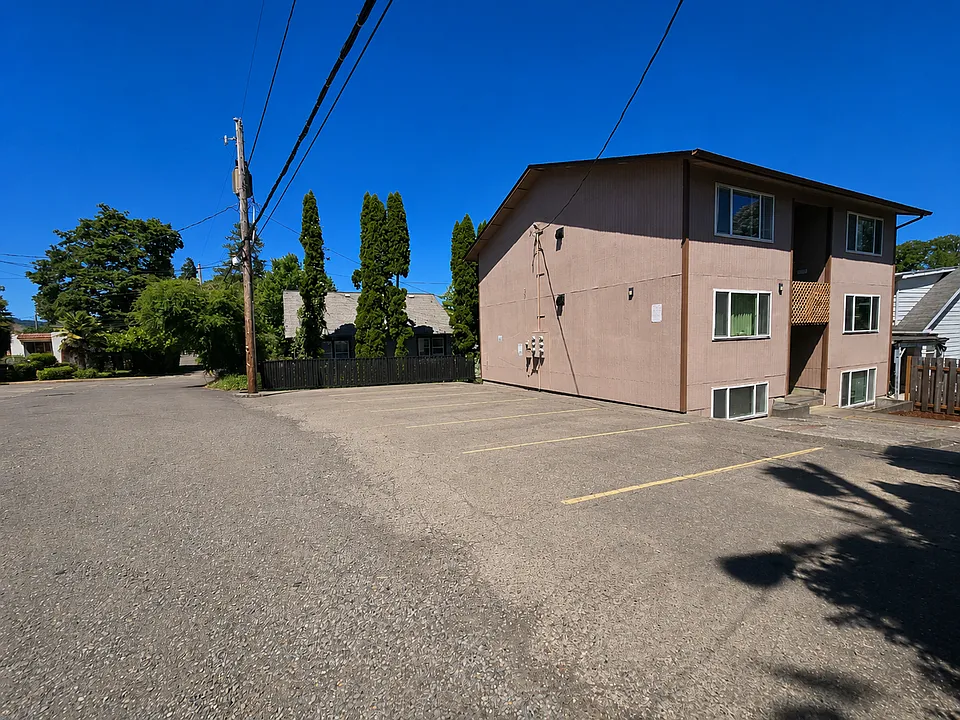 234 NW 21st St