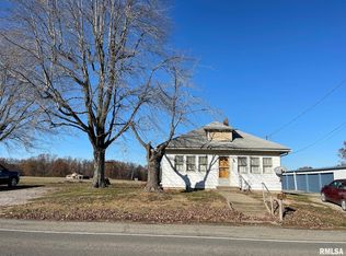 13805 Ewing Rd, Whittington, IL 62897