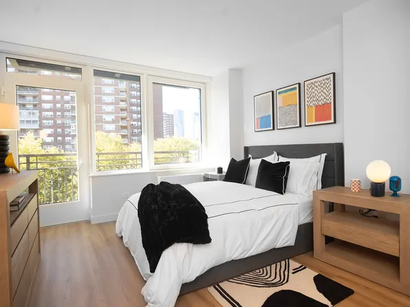 261 West 24th Street image 1 of 10