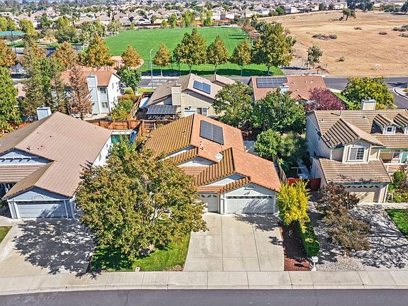 3rd image of 3948 Oak Grove Dr