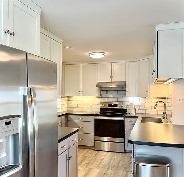 1104 Glenwood Ave — Photo 2