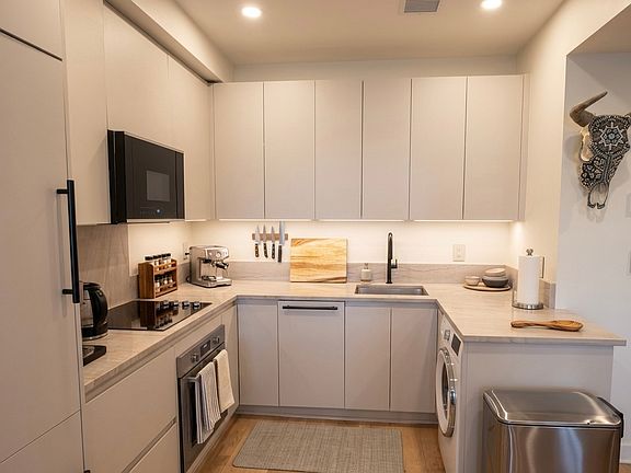 3rd image of 1015A President St #2R