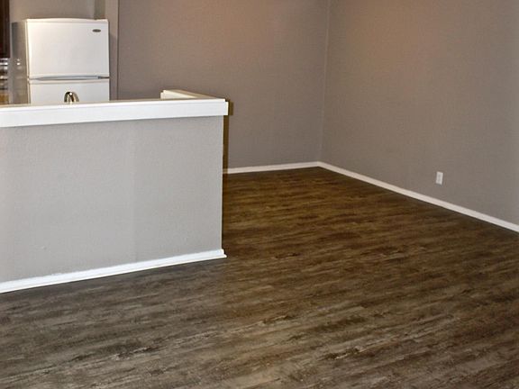 2nd image of 1521 Southport Dr APT B