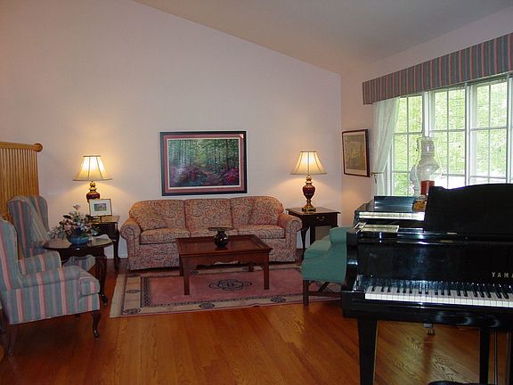 2nd image of 1902 E Avon Ln