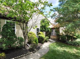 2 Durham Ct, Monroe Township, NJ 08831