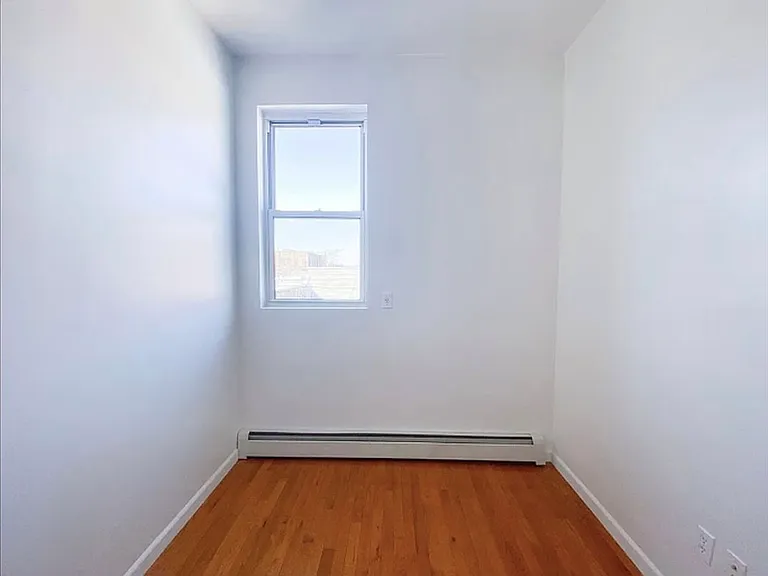 235 Starr St #2R — Photo 8