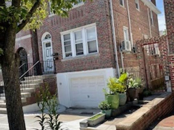 2nd image of 1713 Lurting Ave