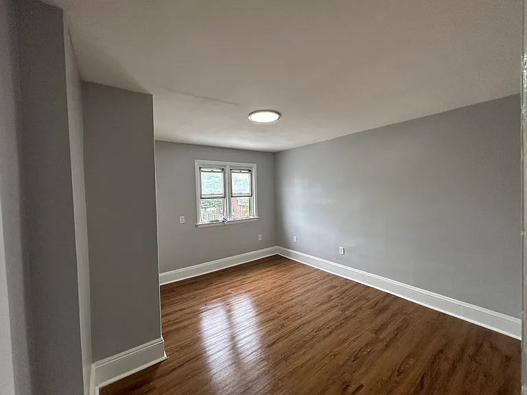 240 Henry St — Photo 5