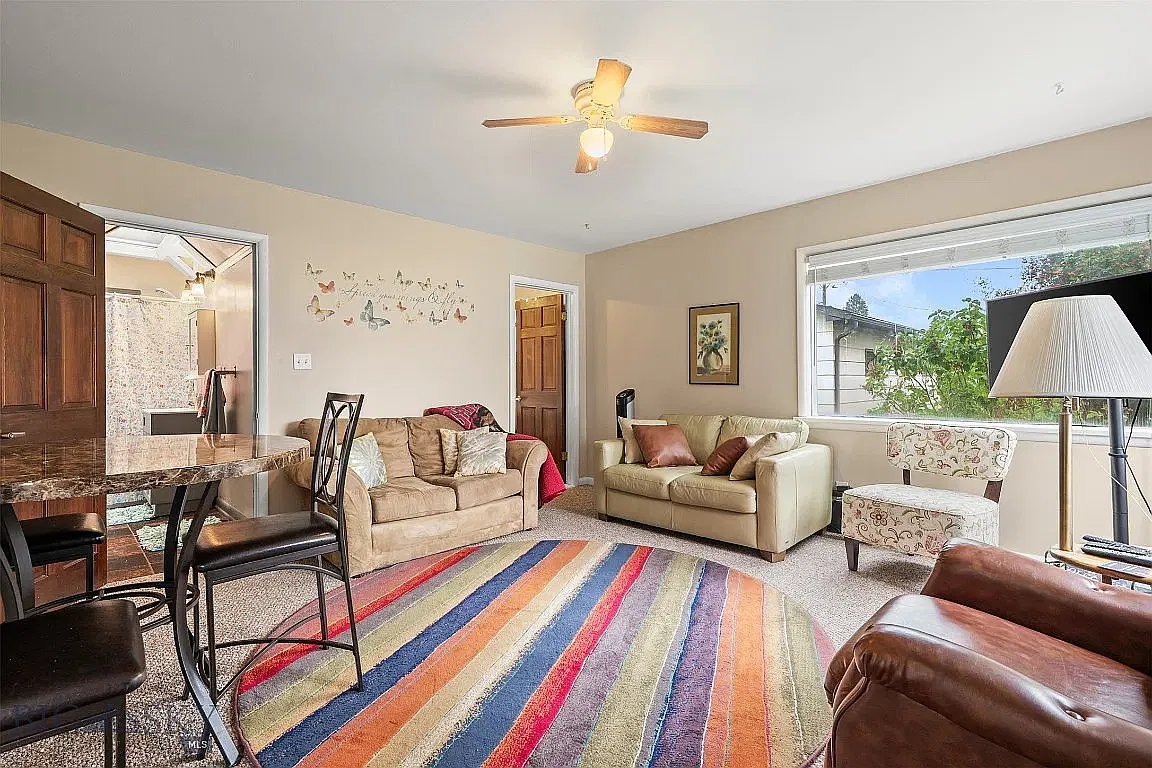 2 bed, 900 sqft, $1,800 — Photo 3
