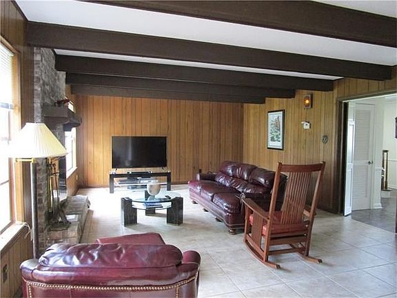 4th image of 3719 Red Oak Ct