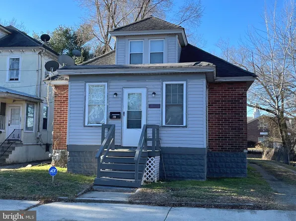 138 W Harmony St, Penns Grove, NJ 08069