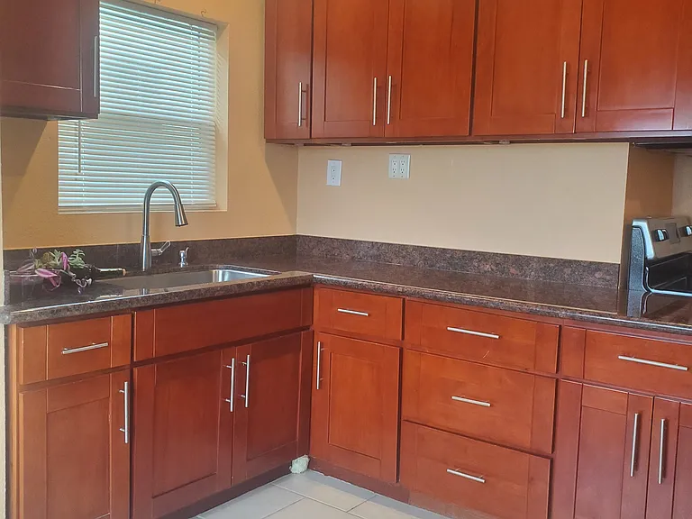 564 Alhambra St — Photo 10