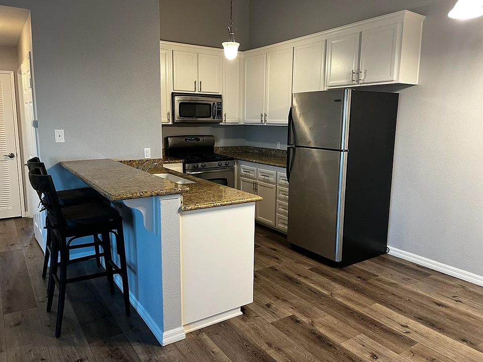 Kitchen with granite countertops and Stainless steel appliances, microwave and dishwasher.