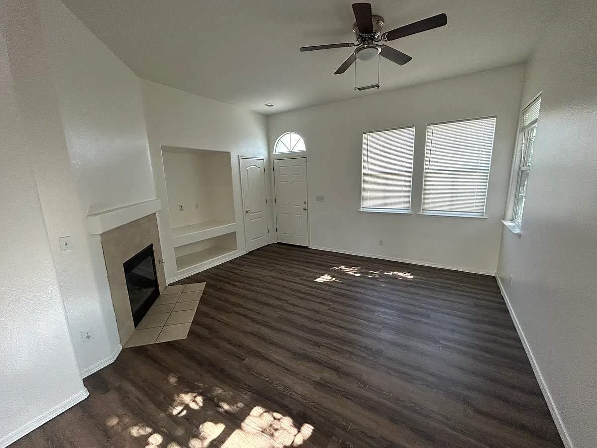Building Photo - 5713 N Nectarine Way