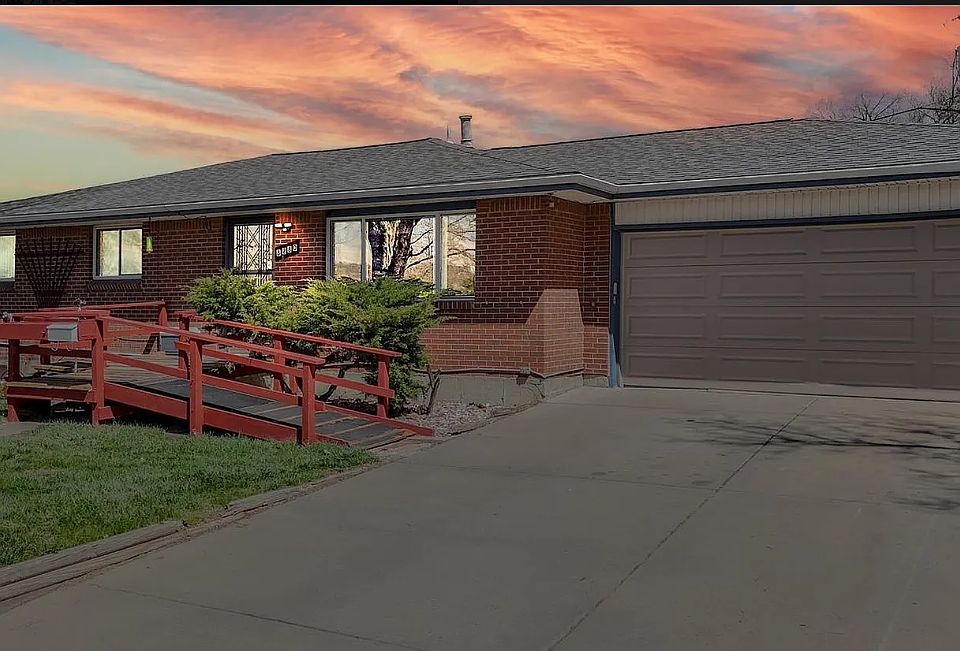 2nd image of 8280 Louise Dr #A