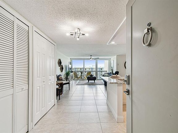 4th image of 400 ISLAND WAY #509