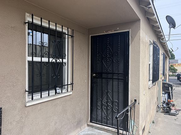 4th image of 10817 1/2 S Figueroa St