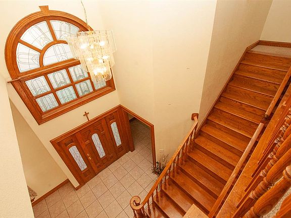 5th image of 305 Sierra Vista Ln