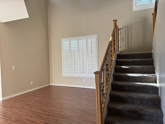 5th image of 164 W Goldfinch Way