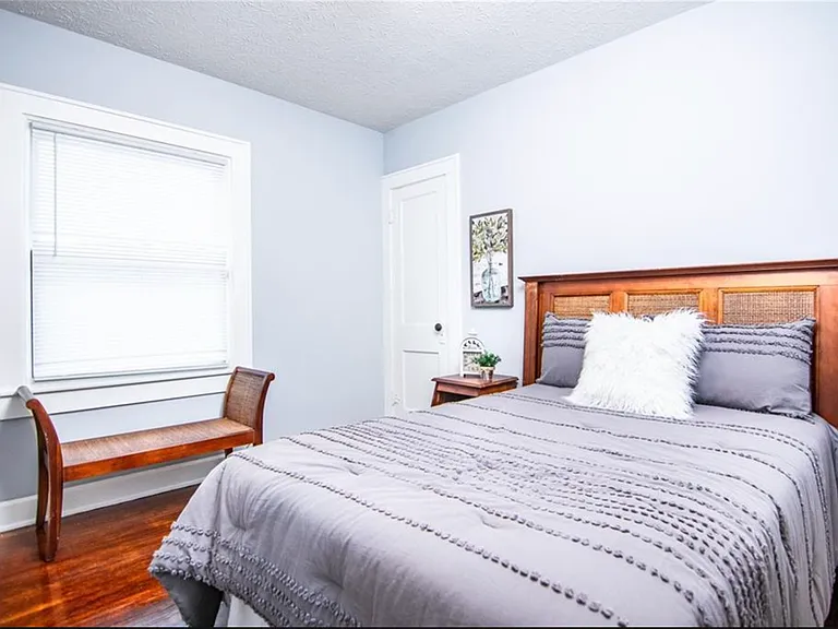 1815 E Riverside Dr — Photo 6