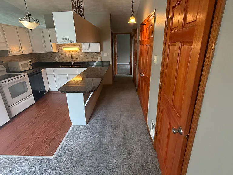 1335 Alicia Dr — Photo 2