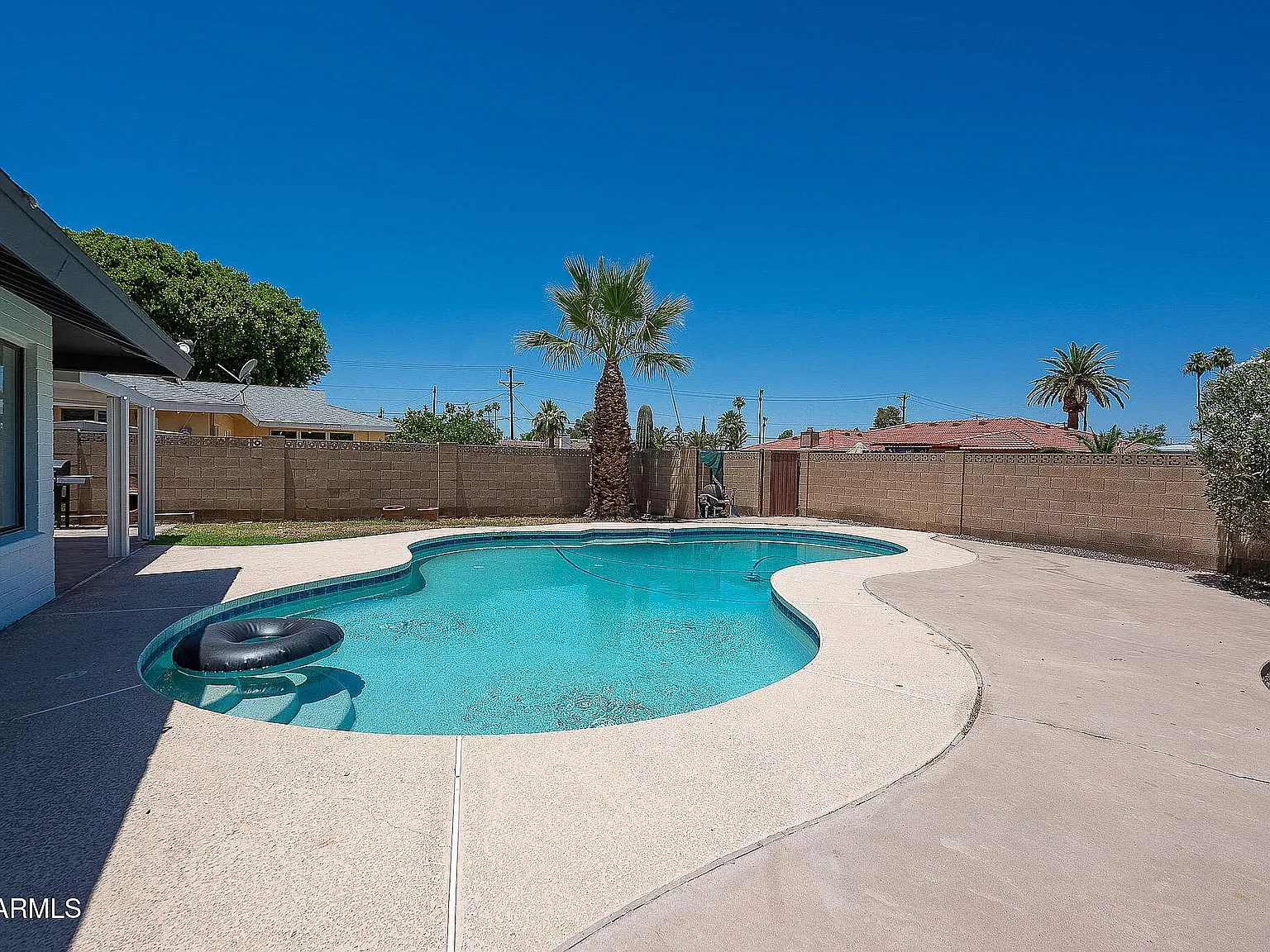1 bed, 2.5 bath, 2565 sqft, $1,100 — Photo 3