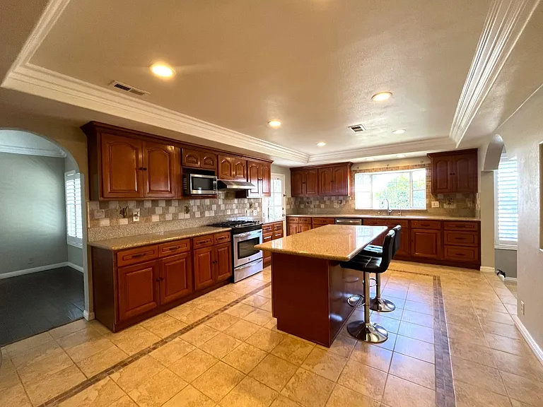 581 S Greenwich St — Photo 9