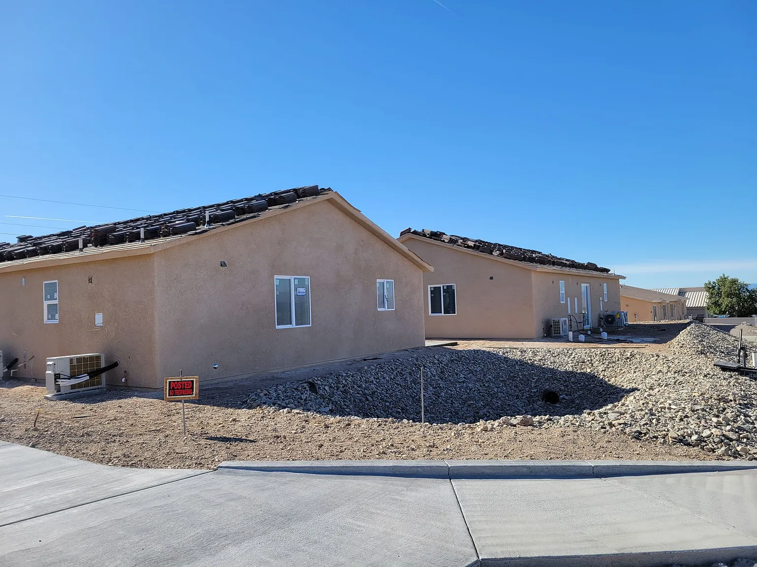 2544 Hillview Dr — Photo 3