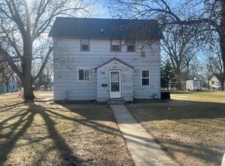 1198 Redding Ave, Windom, MN 56101