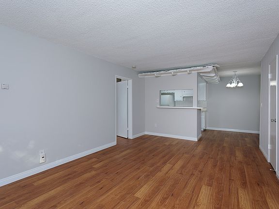 4th image of 633 W Sierra Madre Blvd APT 3