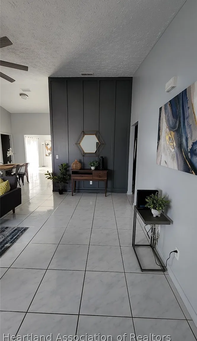 3 bed, 2.0 bath, 1264 sqft, $1,700 — Photo 2