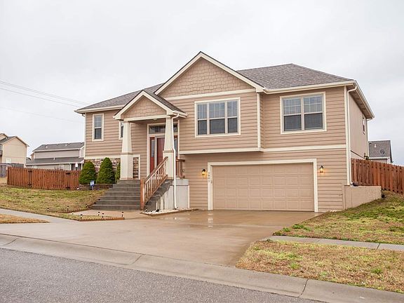 3rd image of 2801 Oakwood Dr