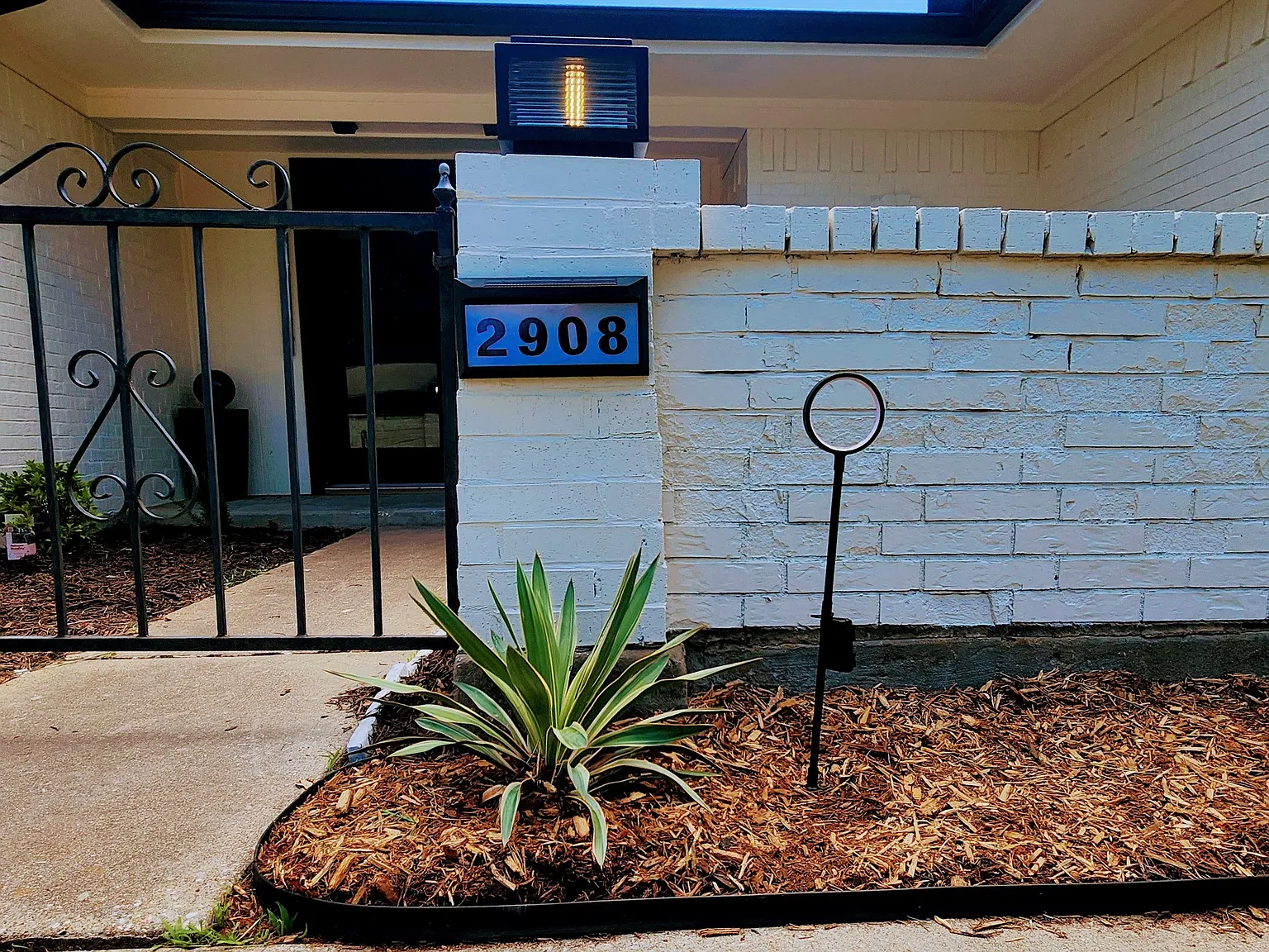 3 bed, 2236 sqft, $2,200 — Photo 2