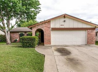 501 Brian Dr, Grand Prairie, TX 75052
