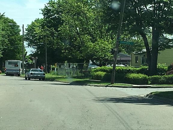 4th image of 2871 Palisades Ave