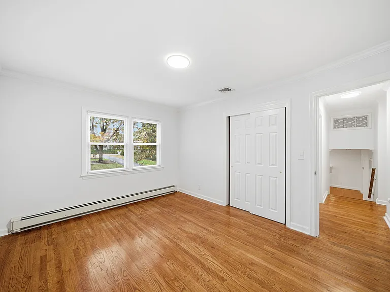10 Lloyd Ave — Photo 27