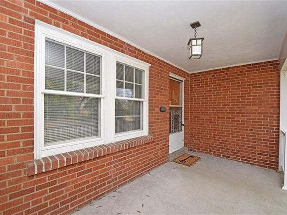 3rd image of 1726 Marquette Ave