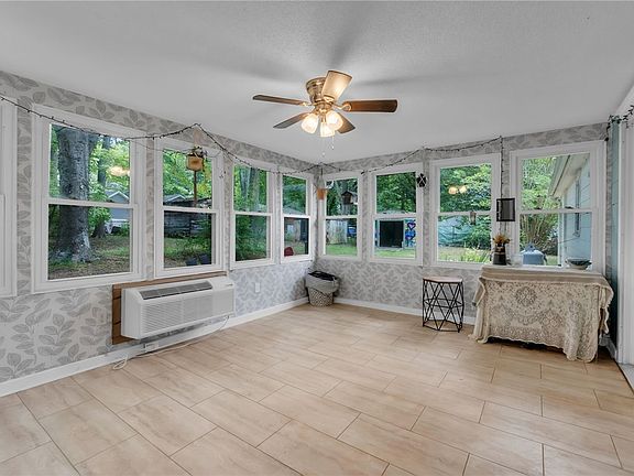 4th image of 5 Jones Cir