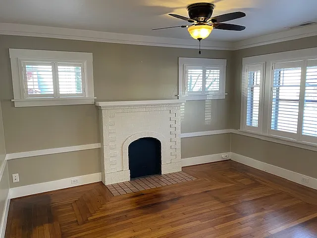non-function fireplace in living room.